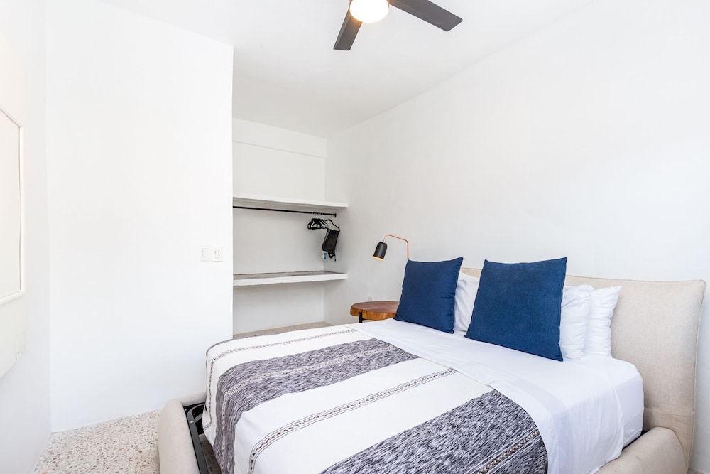 Cuale Condos 1 Bedroom #203 Romantic Zone photo 2