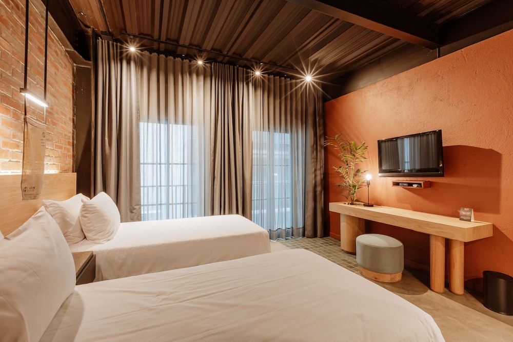 Twin Room - Photo 10