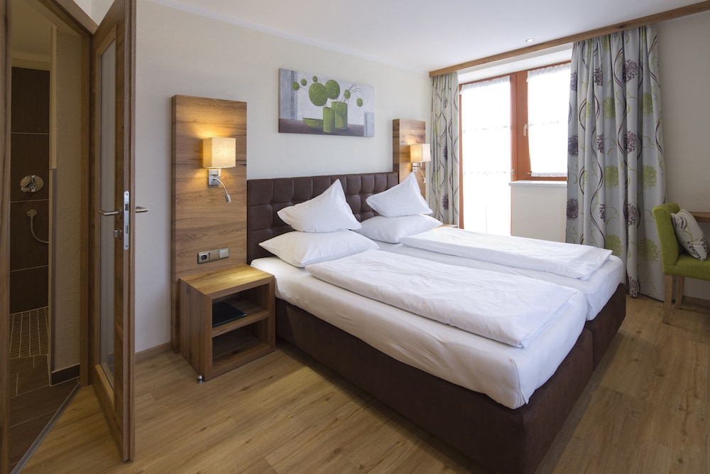 Standard Double Room photo 3