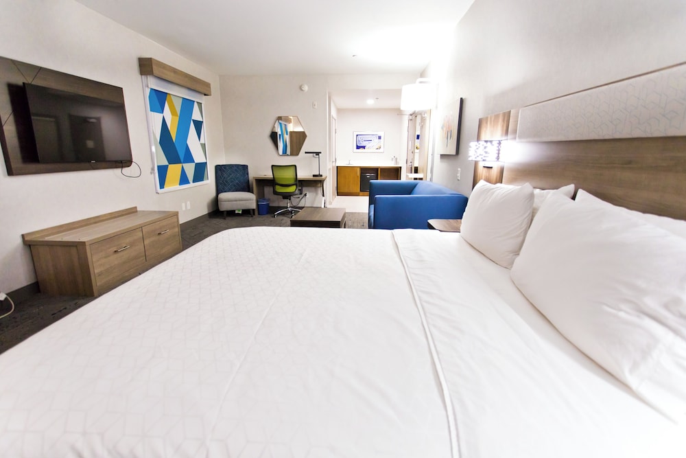 Suite, 1 King Bed (Additional Living Area) - Photo 3