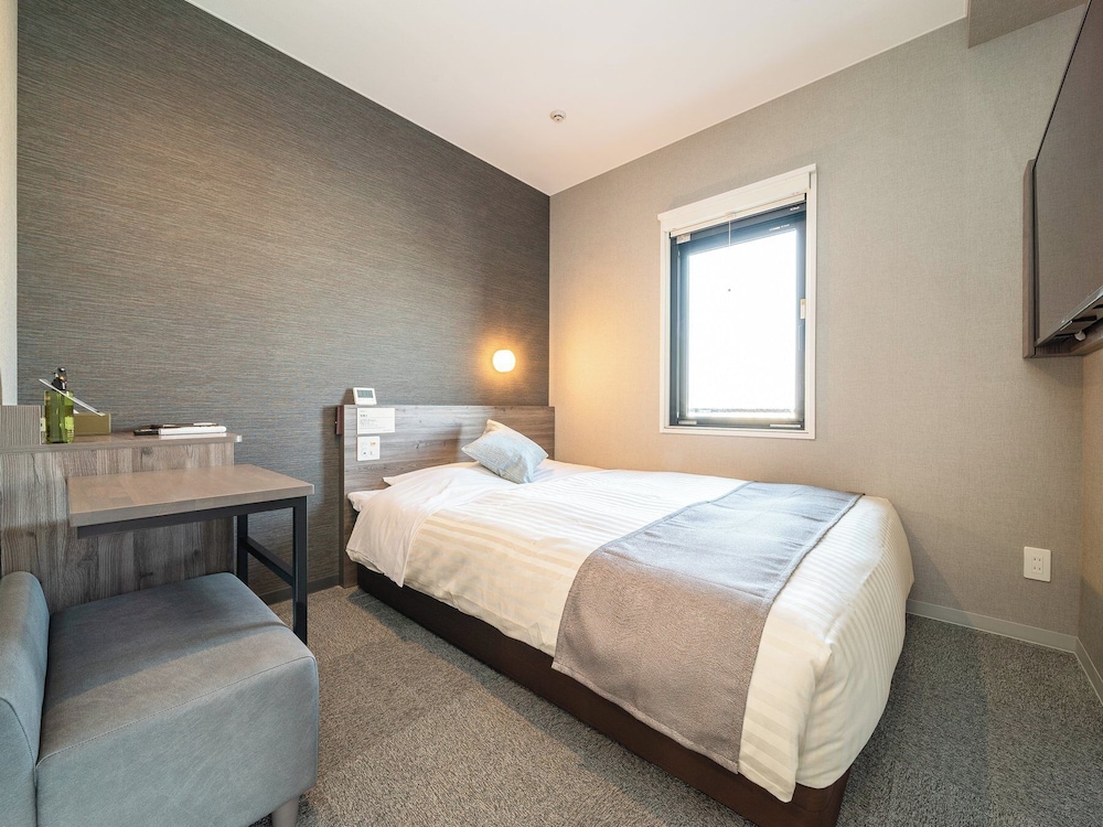 Room, Non Smoking (ROH,Max occupancy includes children)