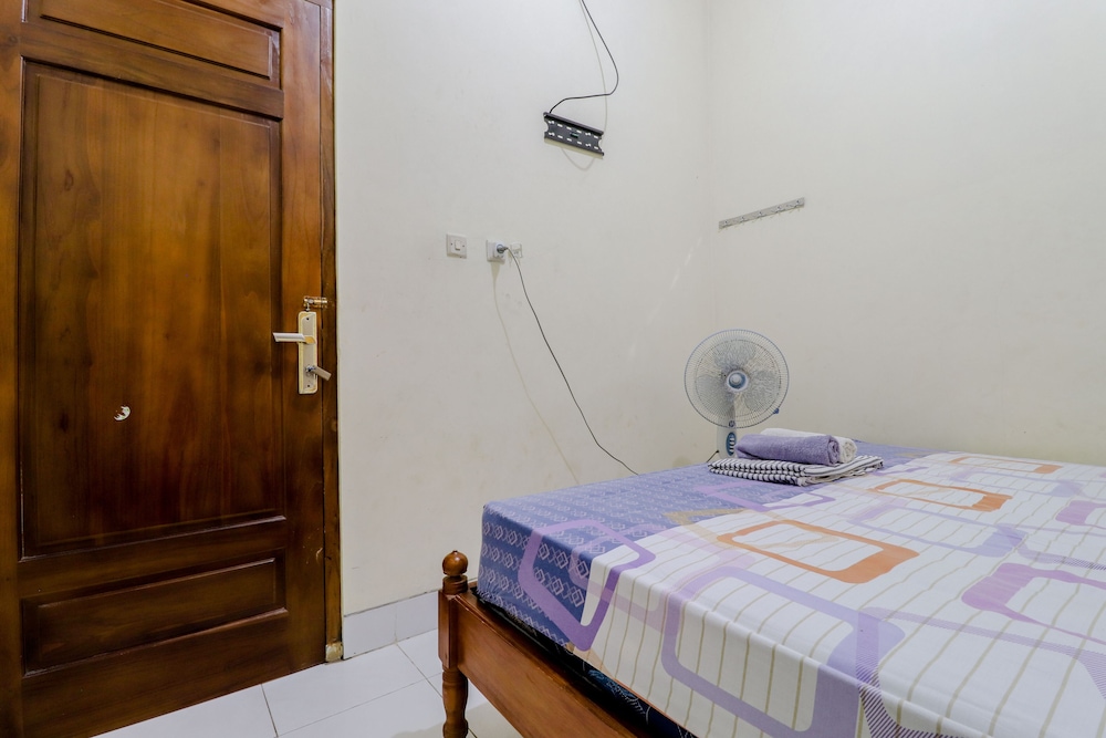 Budget Standard Room With Fan - Photo 8