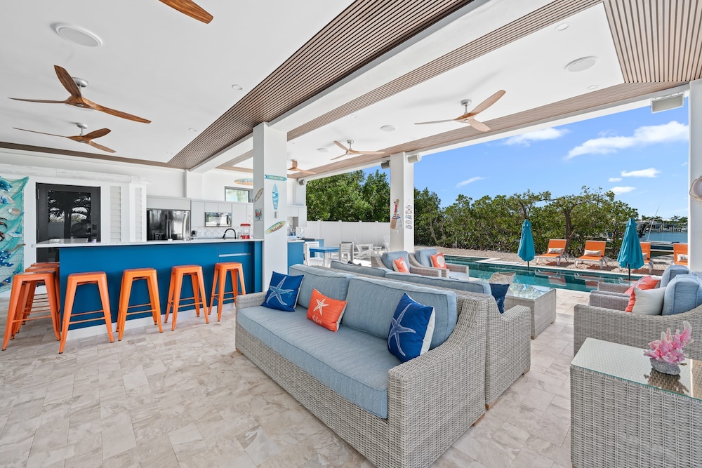 Luxury Seaside Escape ~ Heated Pool w Jacuzzi ~ Elevator ~ Dock ~ Scenic Views, Billede 28