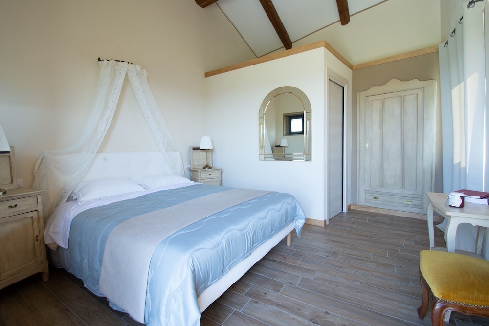 Double Room (Viola)