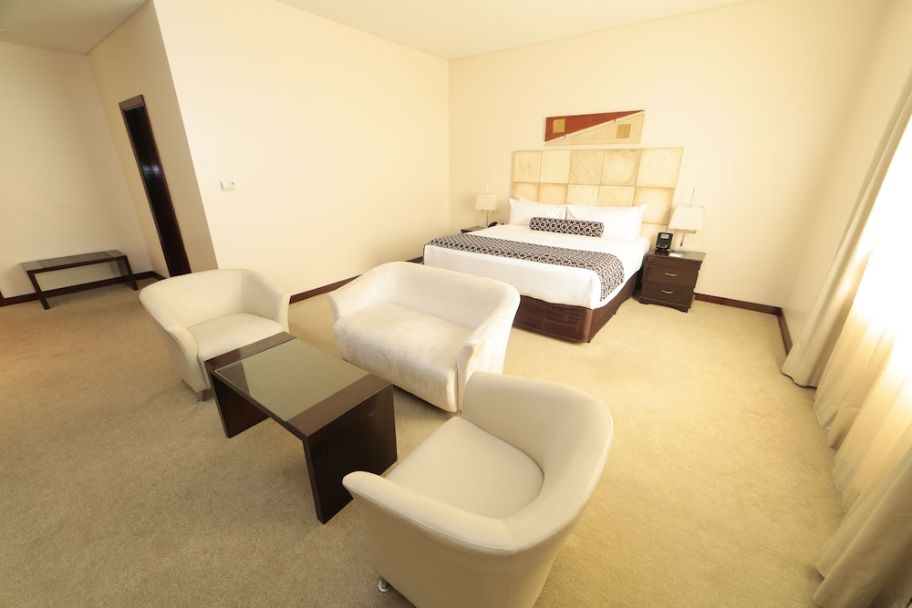 Suite, 1 King Bed - Photo 1