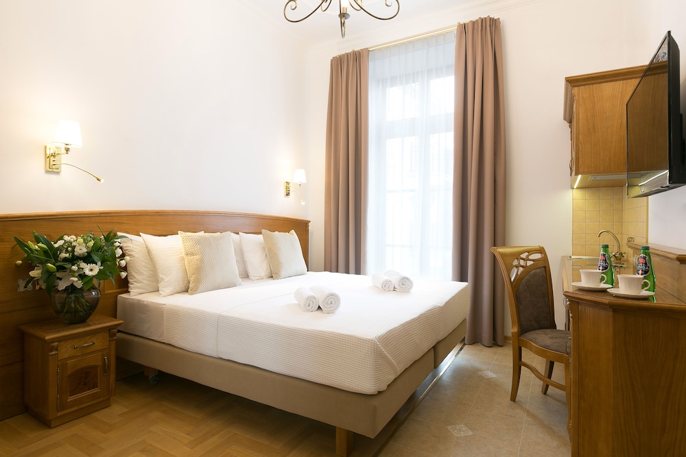 Standard Double or Twin Room photo 1