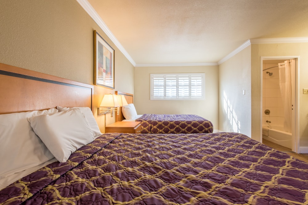 Standard Room, 2 Queen Beds, Non Smoking