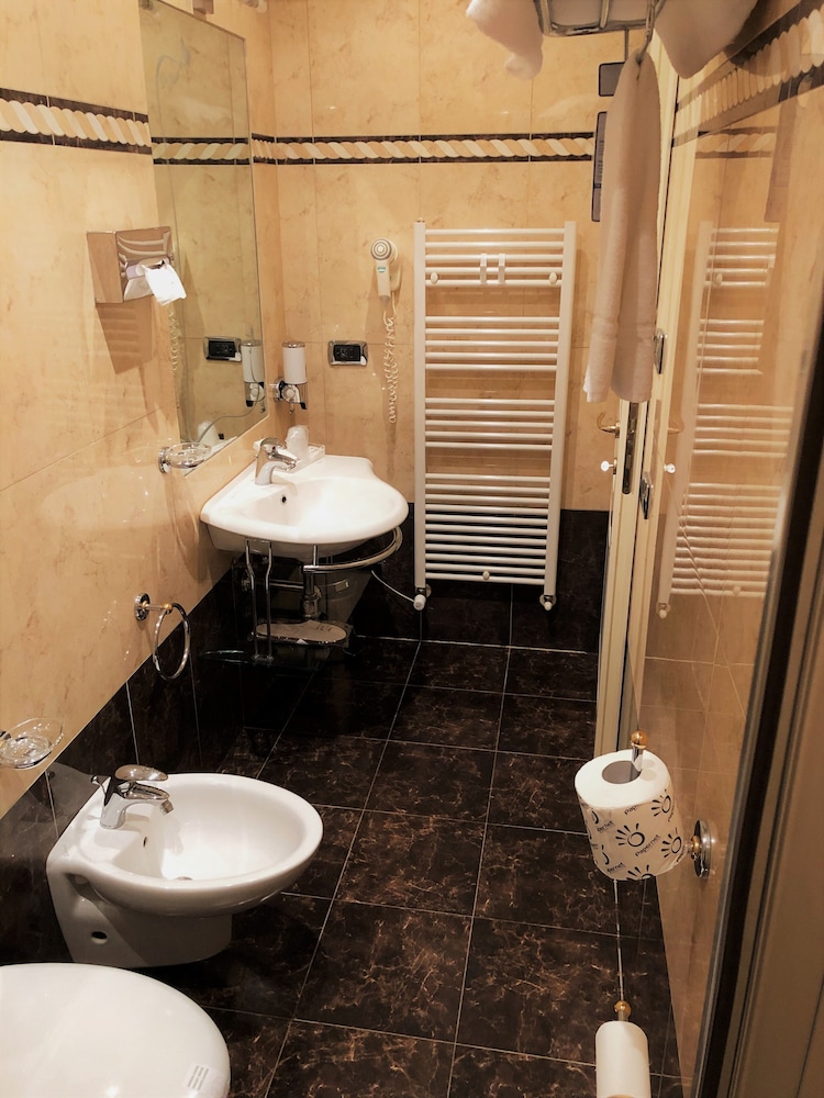 Triple Room - Photo 5
