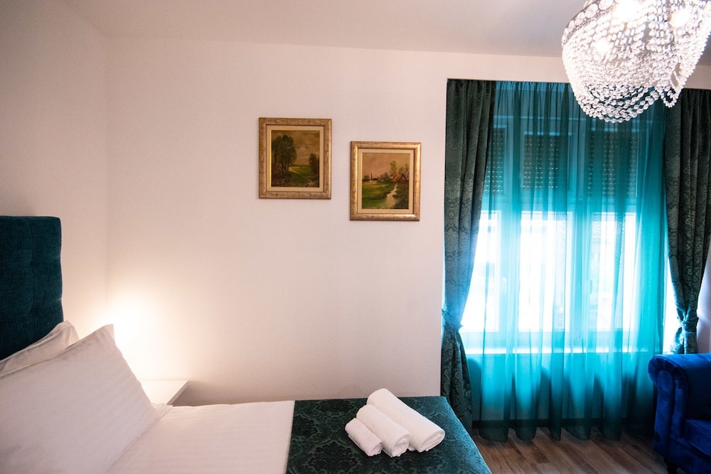 Deluxe Double Room, Private Bathroom (Room 2) photo 2