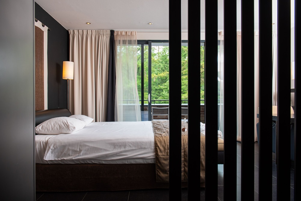 Standard Room, 1 King Bed photo 1