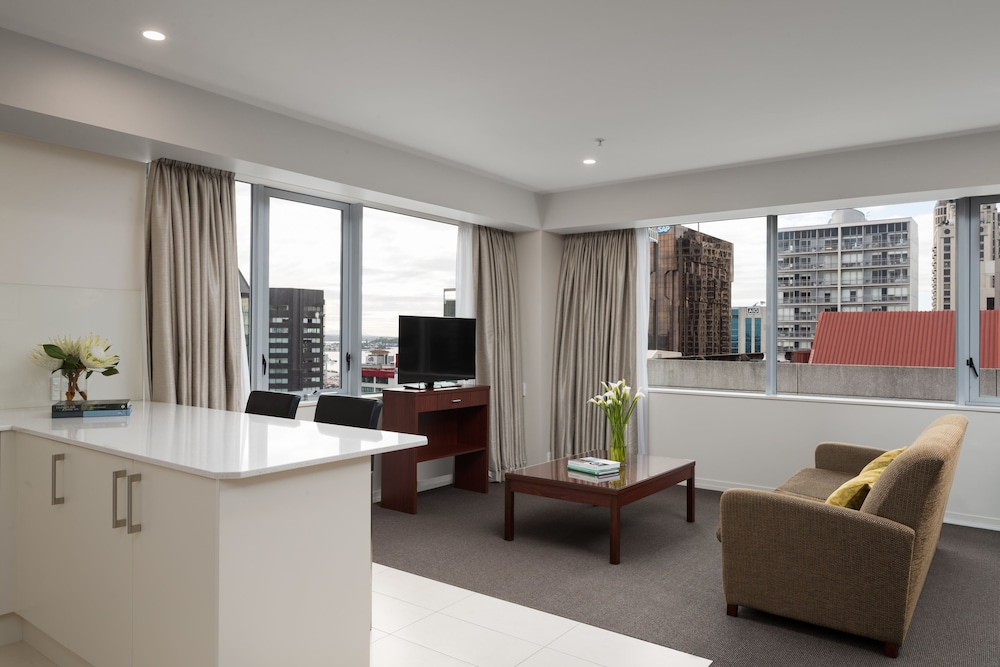Suite, 1 King Bed - Photo 5