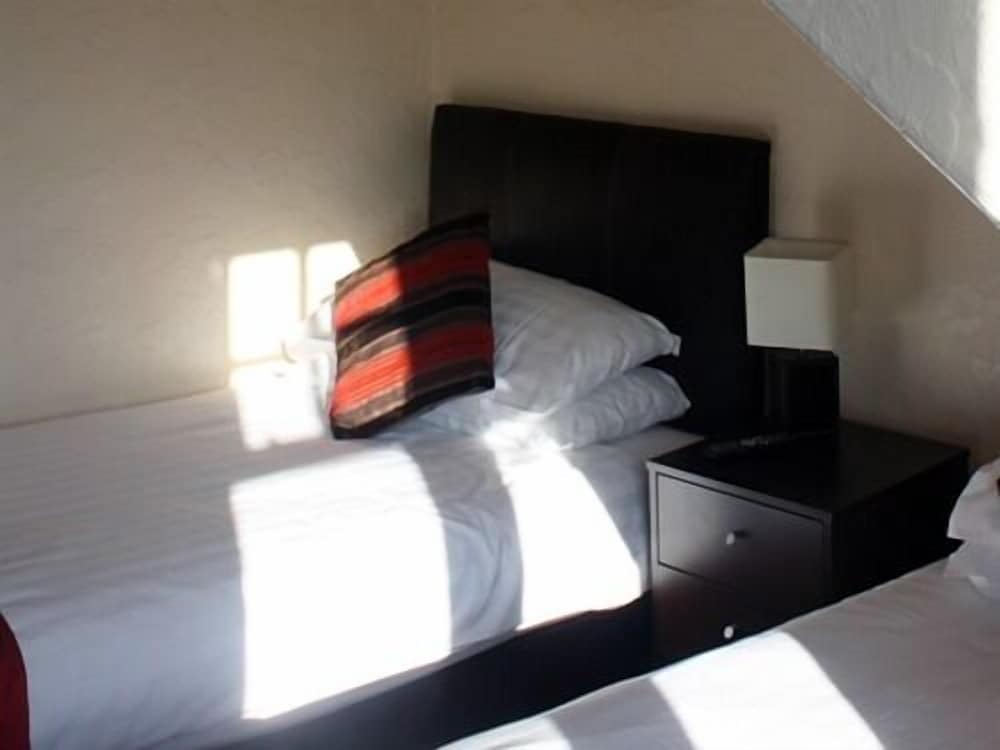 Twin Room, Shared Bathroom photo 3
