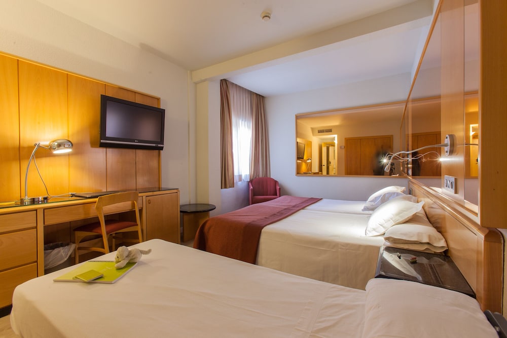 Double Room (+ extra bed 2 Adults + 1 Child)