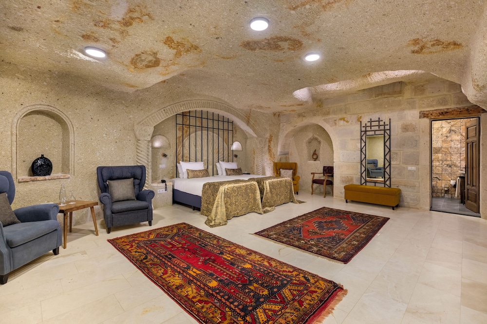 Deluxe Suite - Photo 15