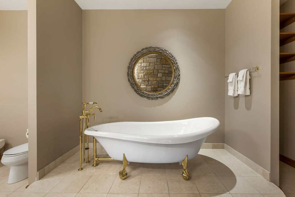 Signature Room, Multiple Beds, Fireplace, Lake View (Walk-in Shower)