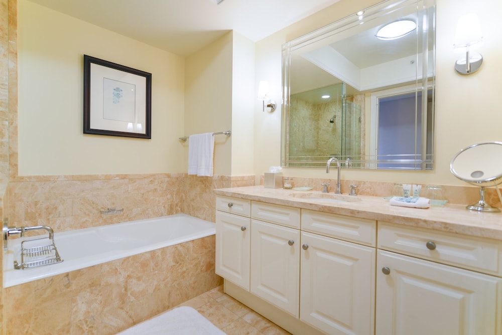 Luxury Condo, 1 Bedroom, City View photo 2