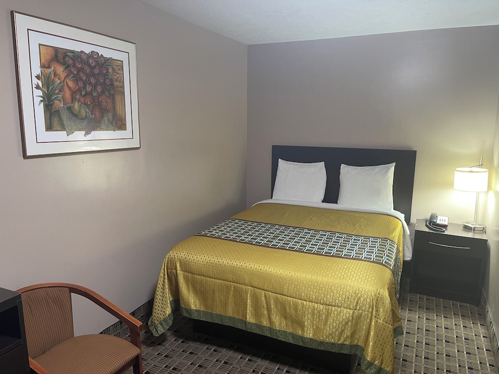 Basic Single Room, 1 Queen Bed