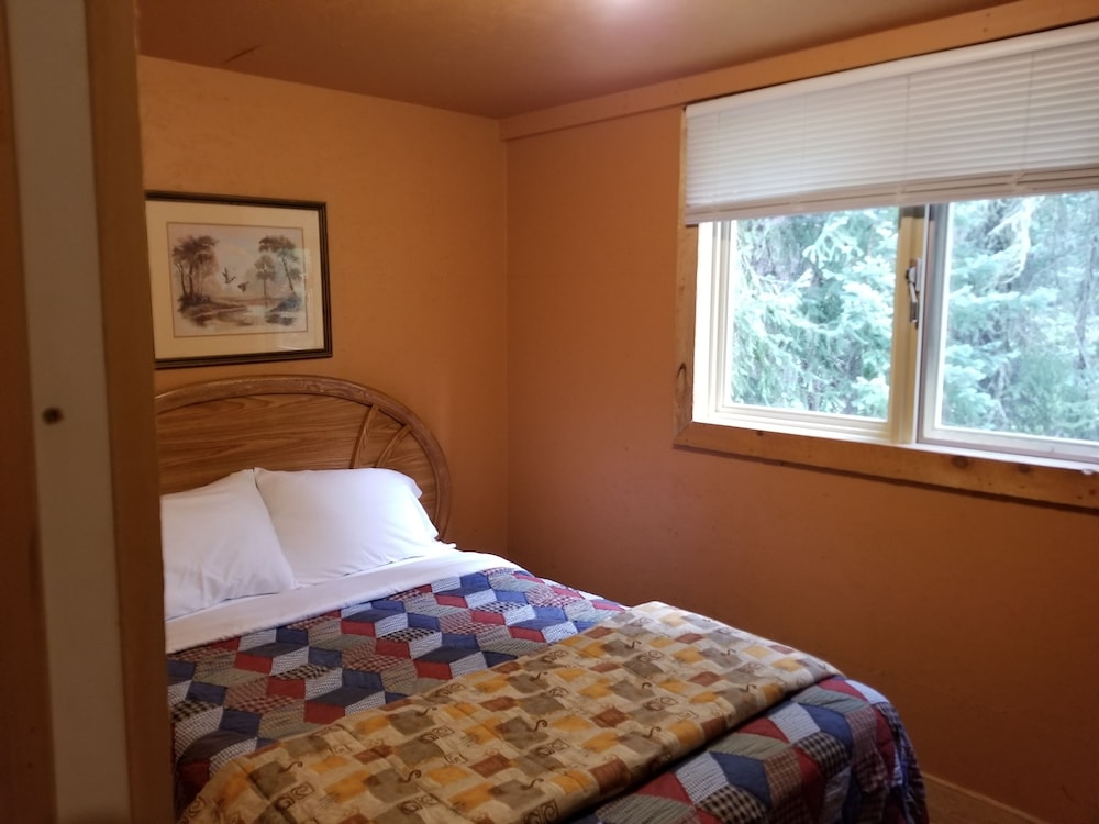Comfort Cabin, 2 Double Beds, Lake View, Lakeside photo 1