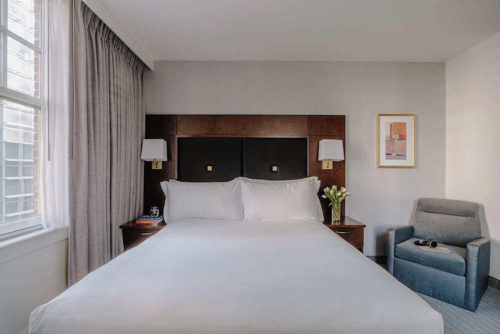 Club Room, 1 Queen Bed - Photo 1