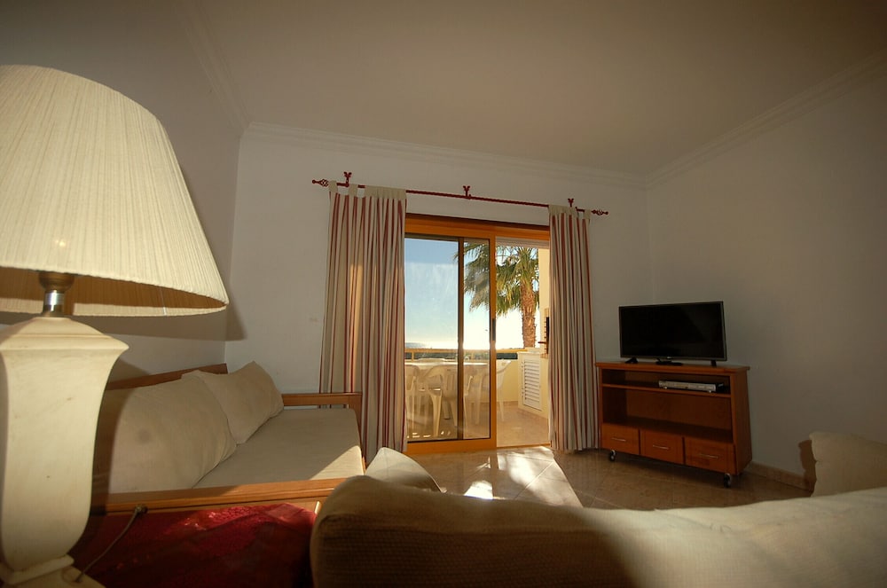 Apartment, 3 Bedrooms, Pool Access, Sea View photo 1