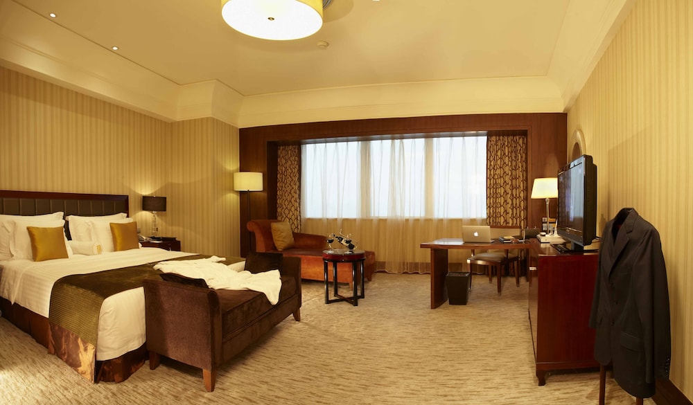 Executive Room, 1 King Bed, Lake View