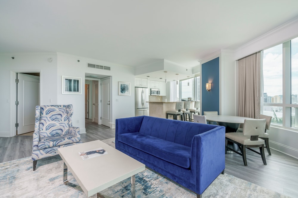 Tresor Tower Bayview Corner One Bedroom