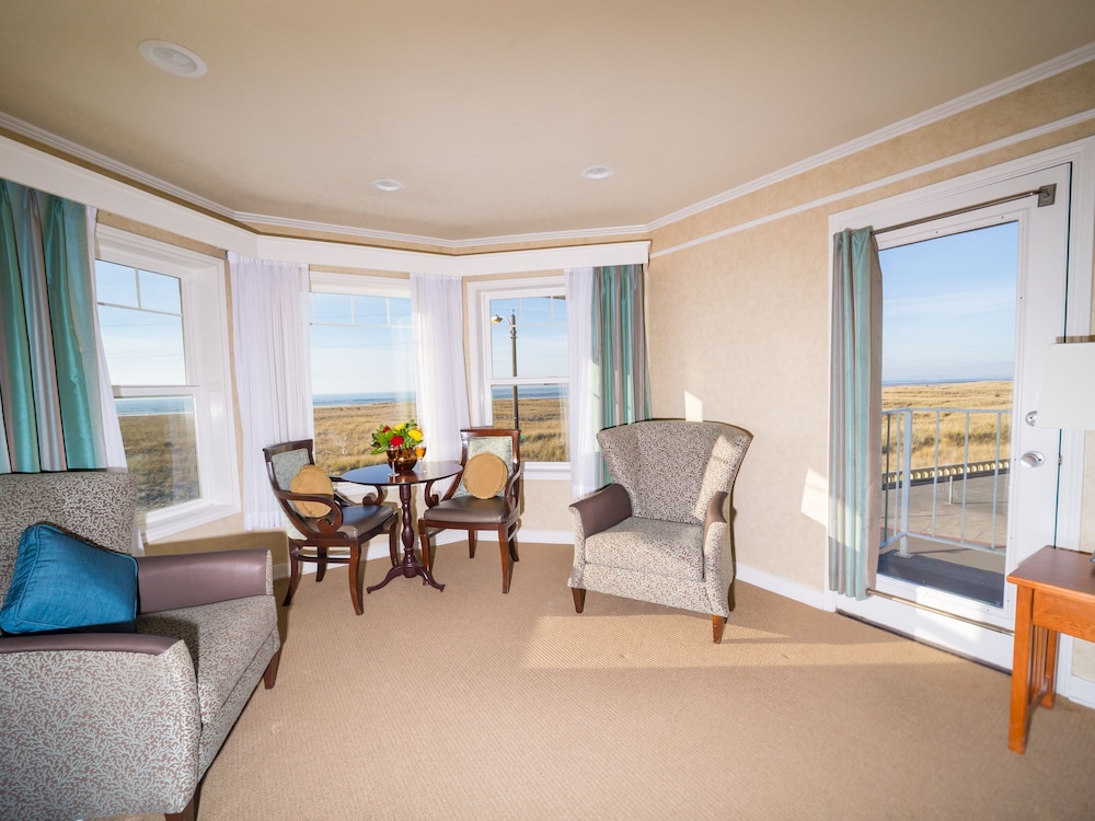 Oceanfront King With Balcony - Photo 1