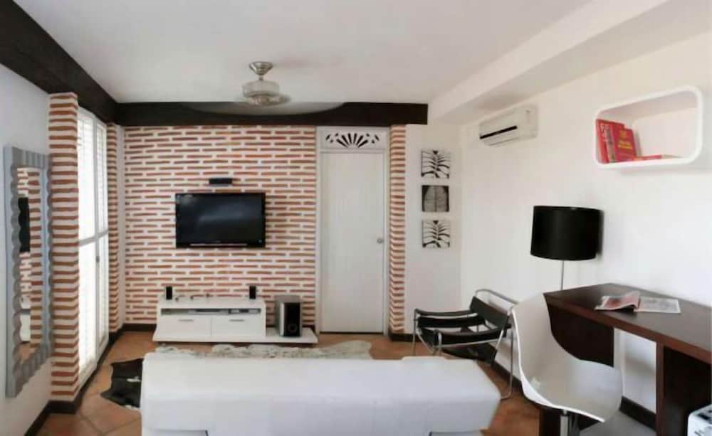 Luxury House photo 3
