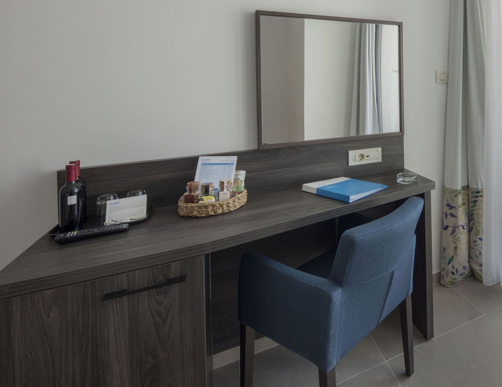Classic Room, Hill View - Photo 1