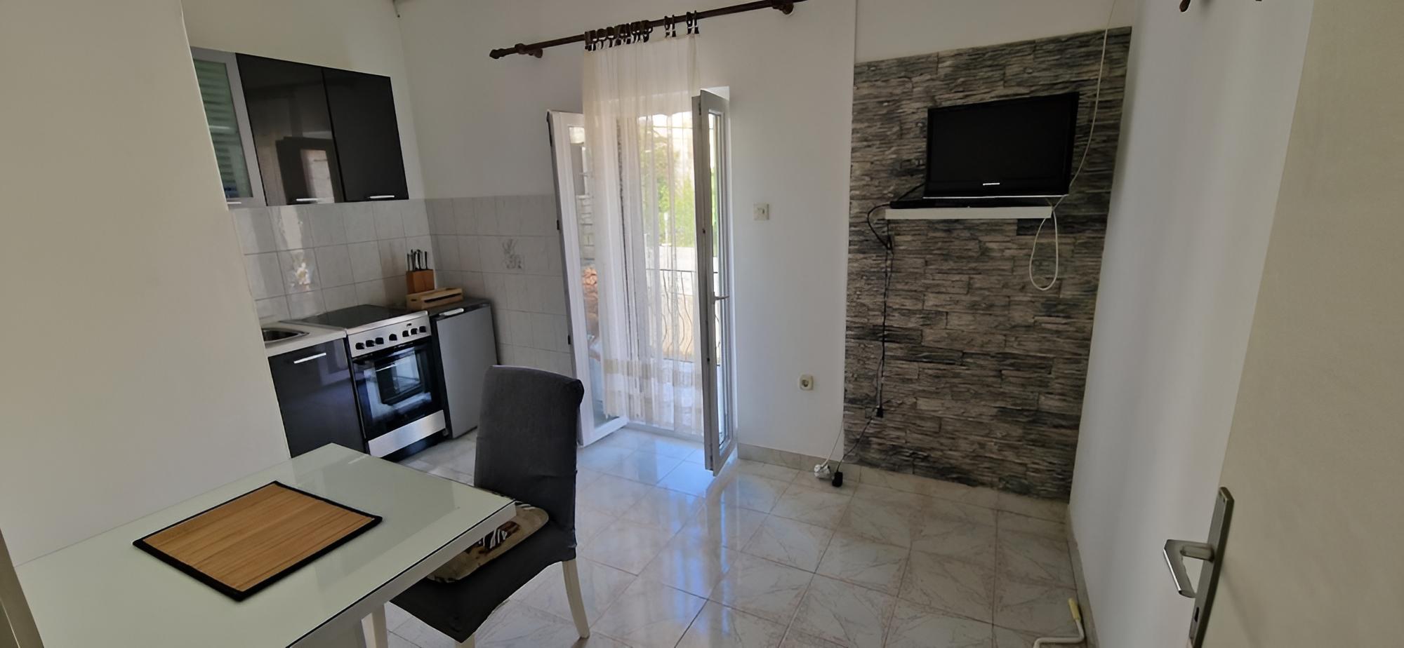Apartment (Tenara - in center & close to the sea)