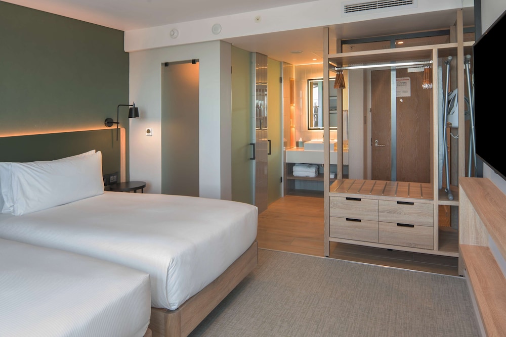 Room, 2 Twin Beds, Sea View - Photo 1