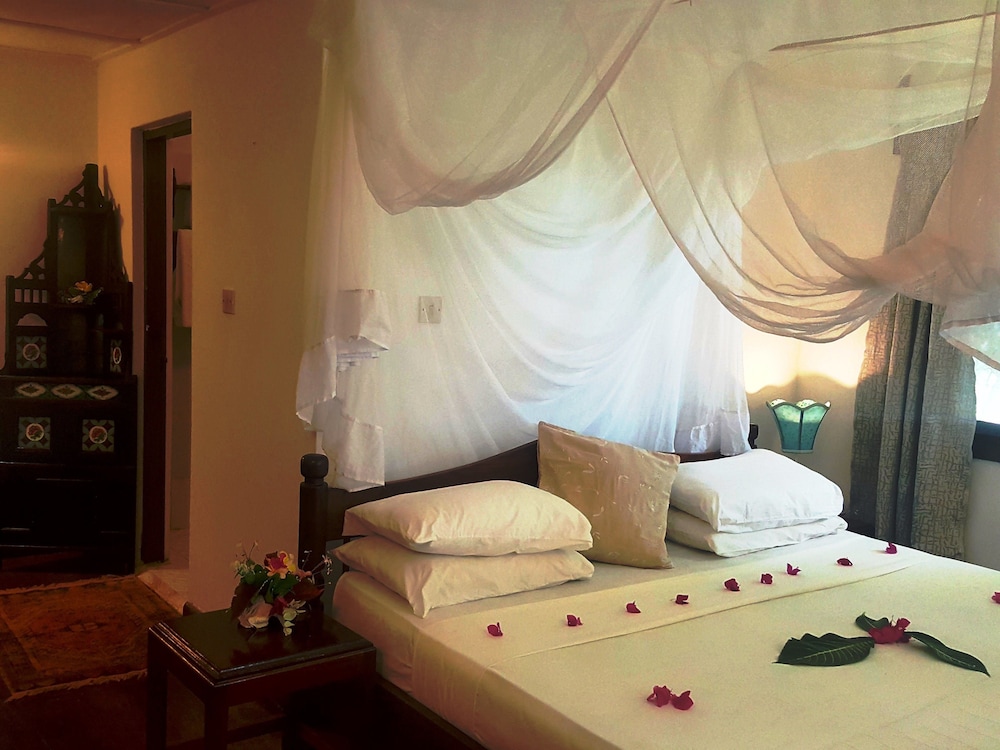 Deluxe Double Or Twin Room, 1 Bedroom, Smoking, Partial Sea View photo 2