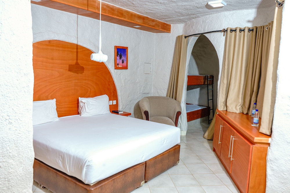 Family Room, Multiple Beds