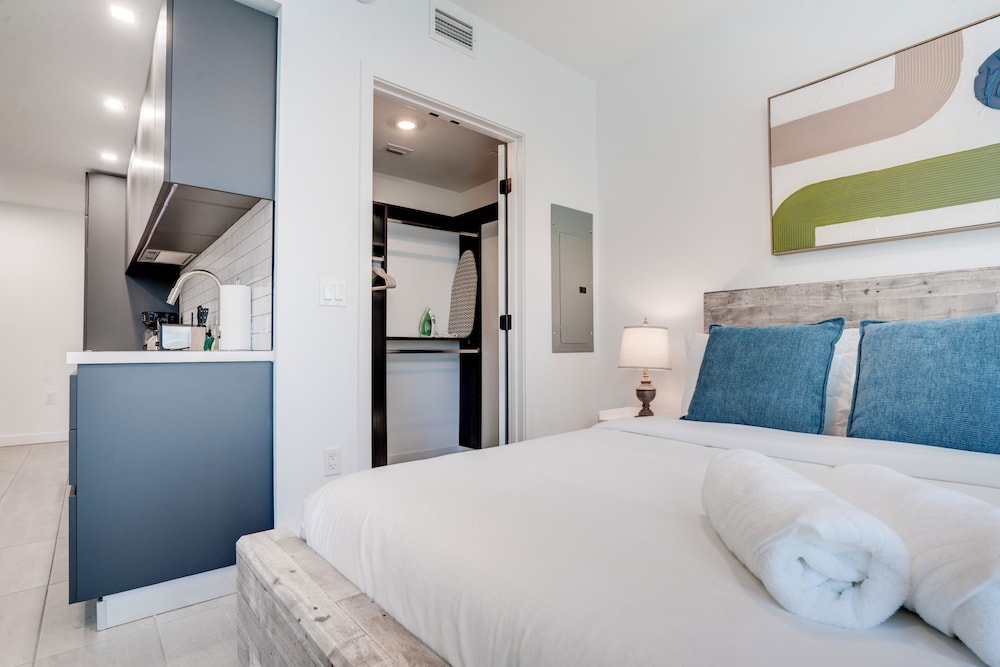 Comfort Studio Suite, Balcony, City View photo 3