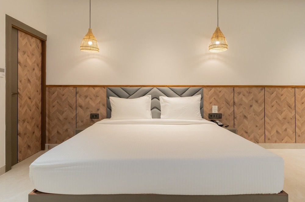 Premier Double Room, Pool View