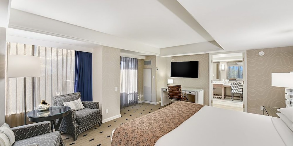 Romulus Balcony Suite, 1 King