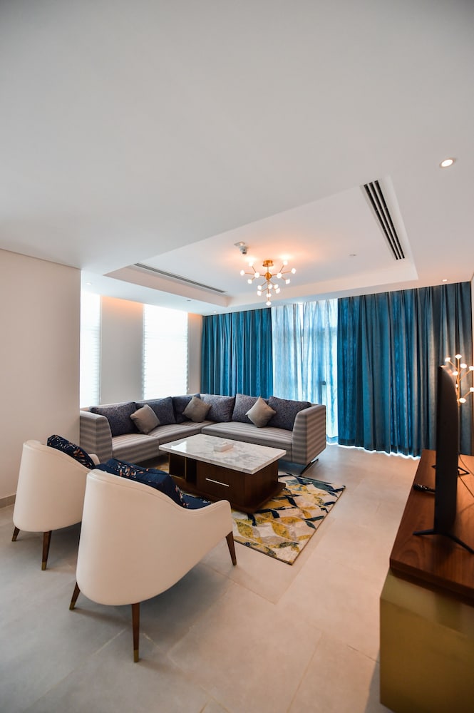 Two-Bedroom Apartment City View - Photo 3