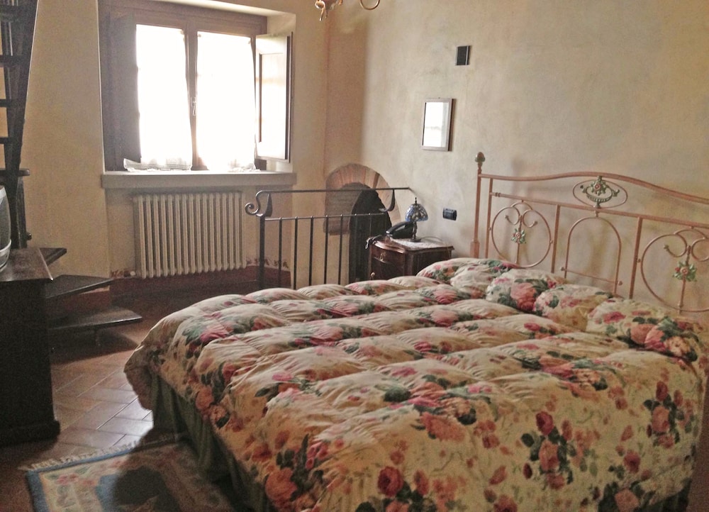 Deluxe Suite, 1 King Bed, Hot Tub, Garden Area photo 2