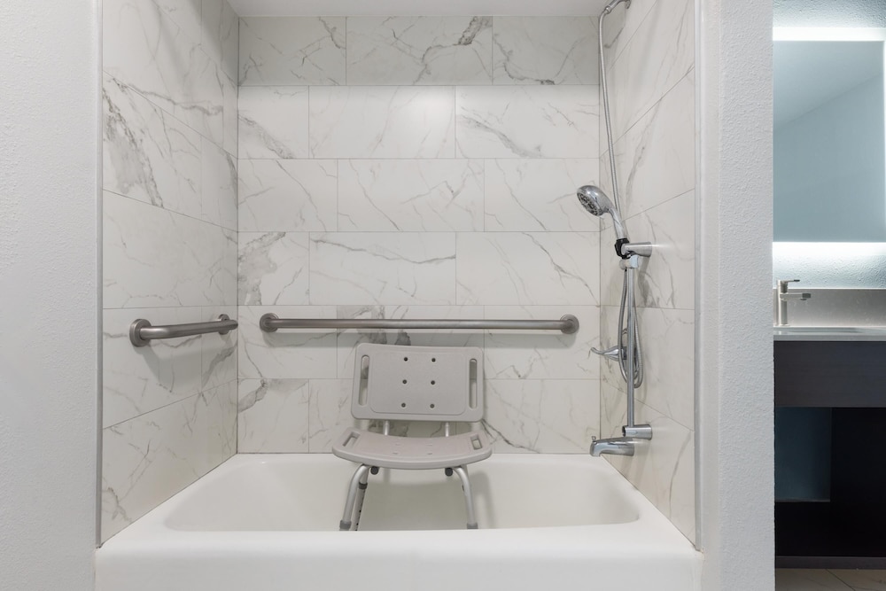 Studio Suite, 1 King Bed, Accessible