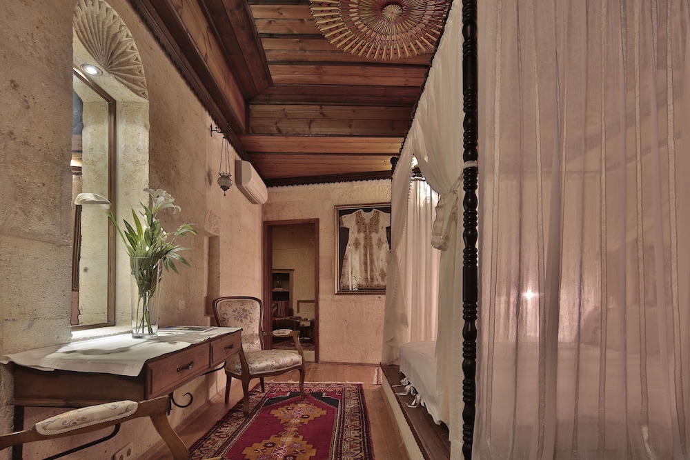 Honeymoon Suite photo 2