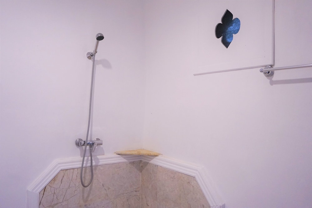 Standard Twin Room with Shower photo 2
