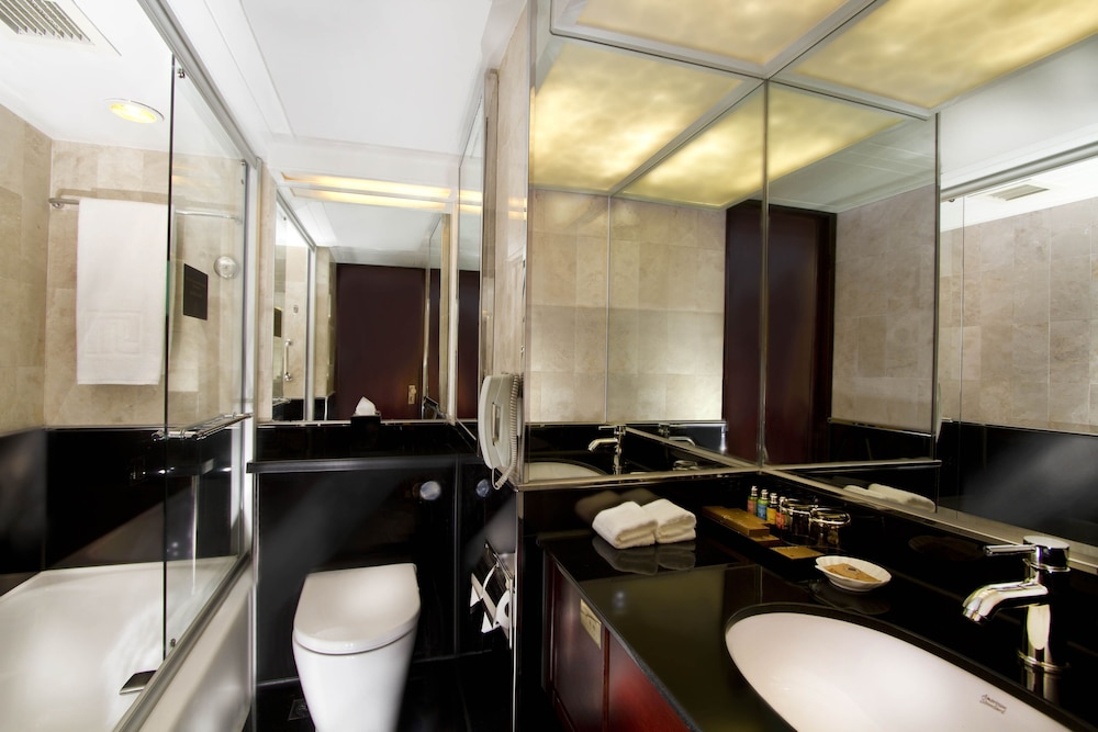 Club Deluxe Room thumbnail 6