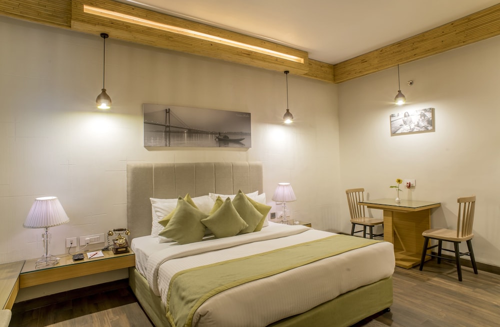 Suite Room - Photo 15