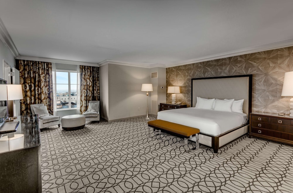 Presidential Suite, 1 King Bed, Non Smoking photo 2