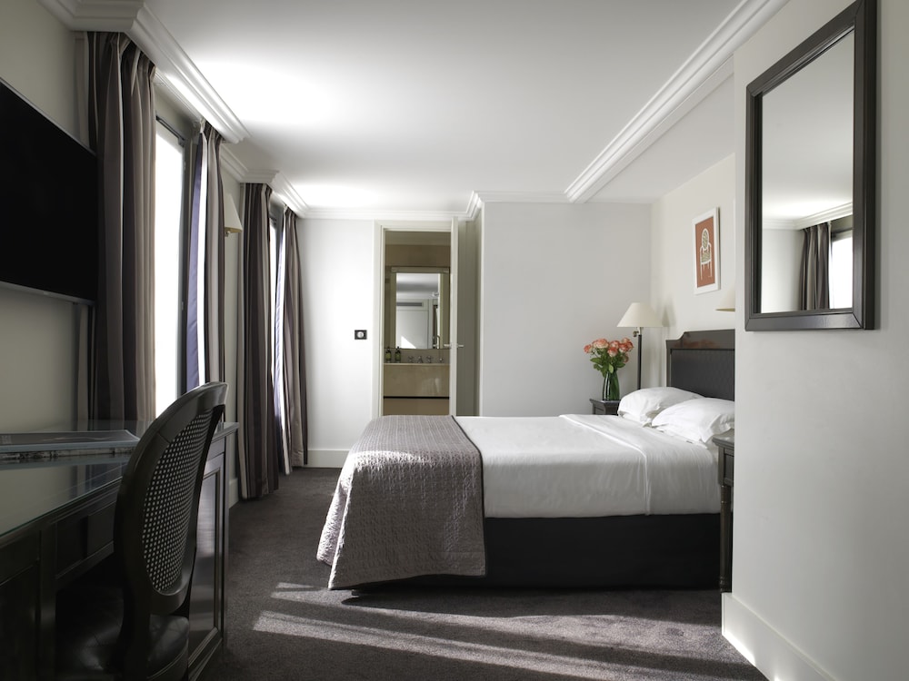 Hotel Royal Saint Honore Paris Louvre bedroom photo