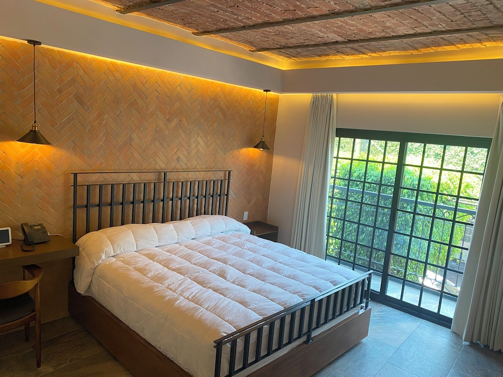 Luxury Double Room, 1 King Bed, City View photo 2