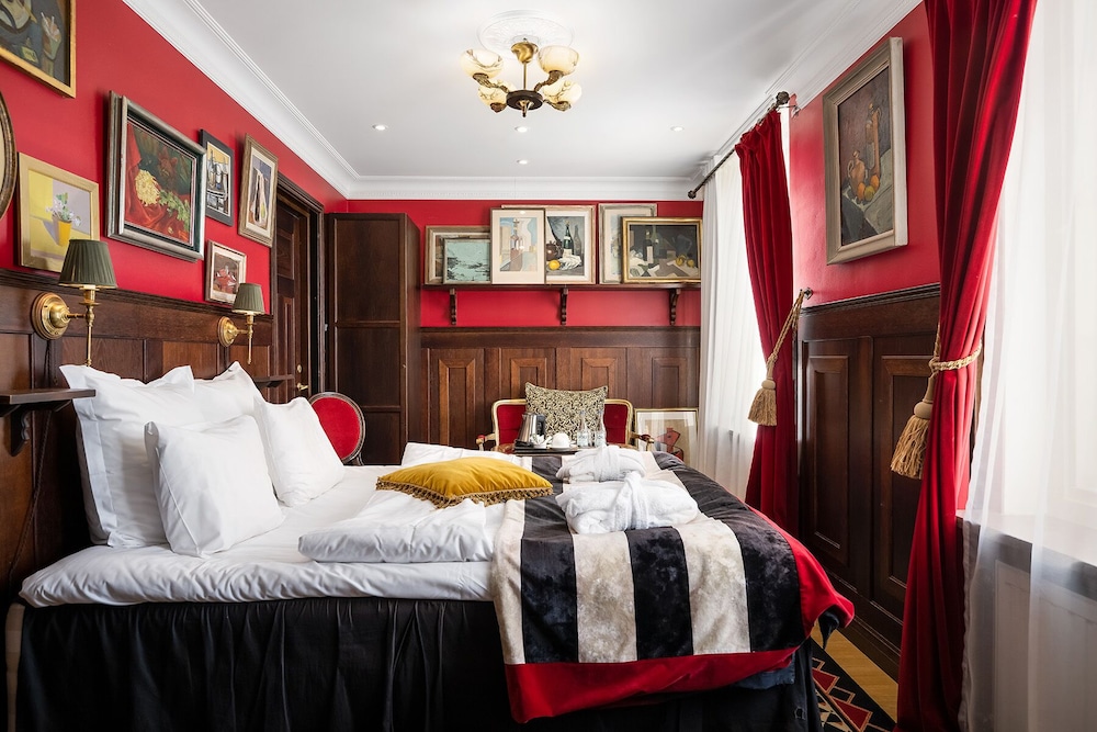 Deluxe Double Room - Photo 9