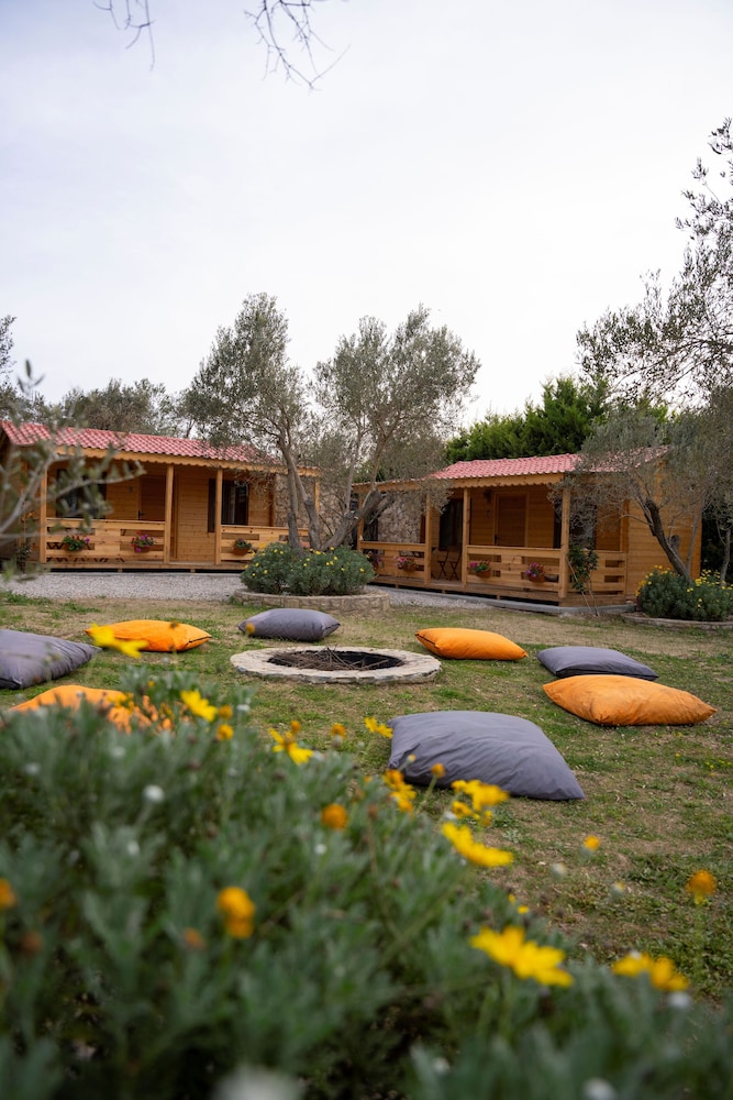 Elite Room, Multiple Beds, Courtyard View