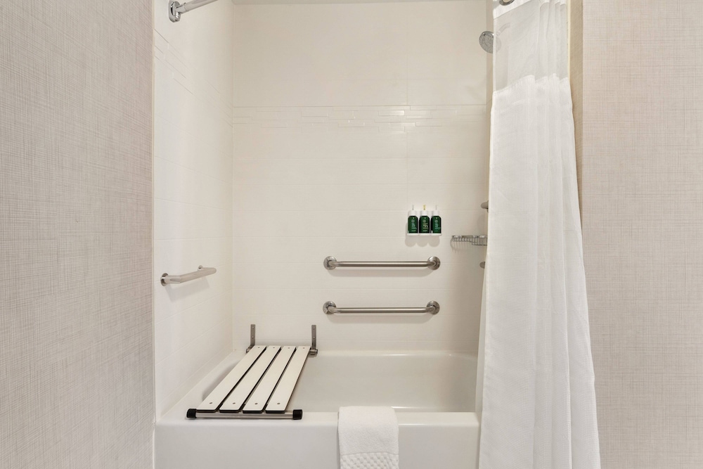 Suite, 1 Bedroom - Photo 6