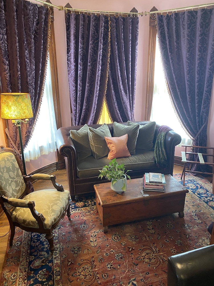 Vineyard Mansion B&B - Lincoln Room